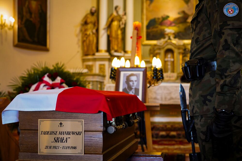 Uroczystości pogrzebowe żołnierza podziemia niepodległościowego Tadeusza Mańkowskiego ps. Skała – Stężyca, 30 czerwca 2025. Fot. Mateusz Niegowski (IPN)