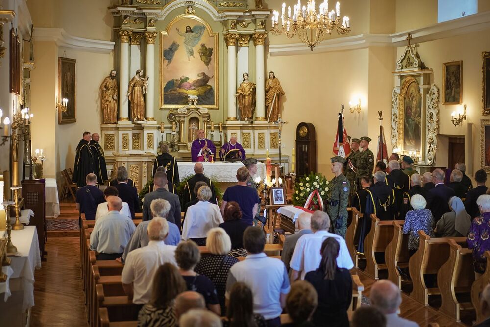 Uroczystości pogrzebowe żołnierza podziemia niepodległościowego Tadeusza Mańkowskiego ps. Skała – Stężyca, 30 czerwca 2025. Fot. Mateusz Niegowski (IPN)