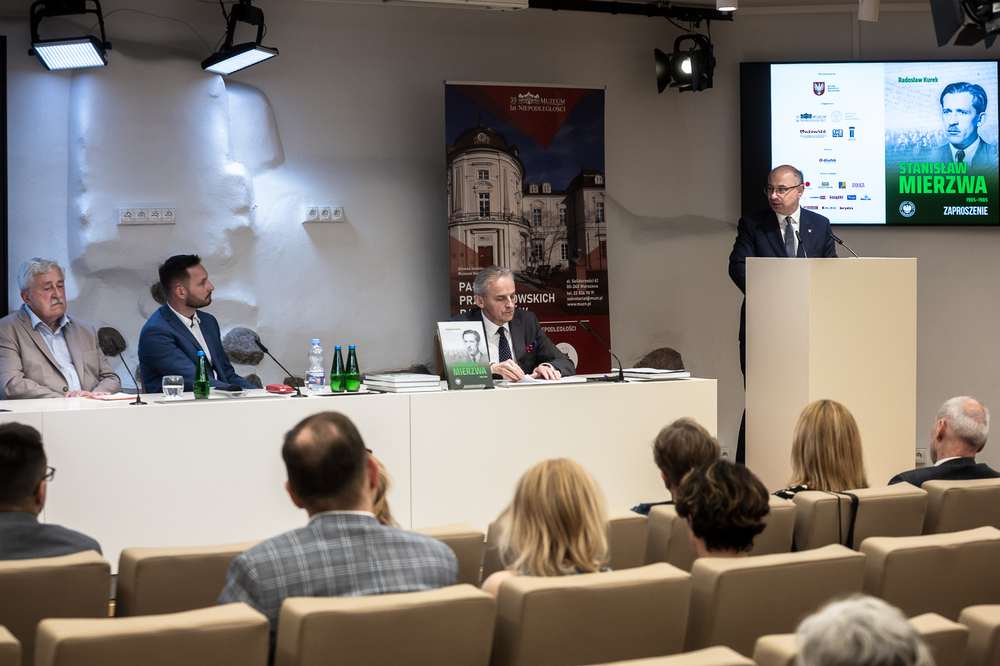 Dyskusja o albumie „Stanisław Mierzwa 1905–1985” – Warszawa, 3 lipca 2025. Fot. Sławek Kasper (IPN)