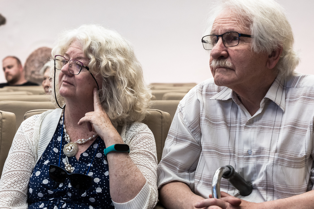 Dyskusja o albumie „Stanisław Mierzwa 1905–1985”. Na zdj. Wiesław Kęcik z małżonką – Warszawa, 3 lipca 2025. Fot. Sławek Kasper (IPN)