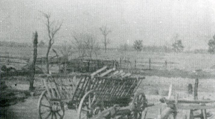 Lipniki. Pogorzelisko po spalonej wsi (fot. ze zbiorów Leona Popka)