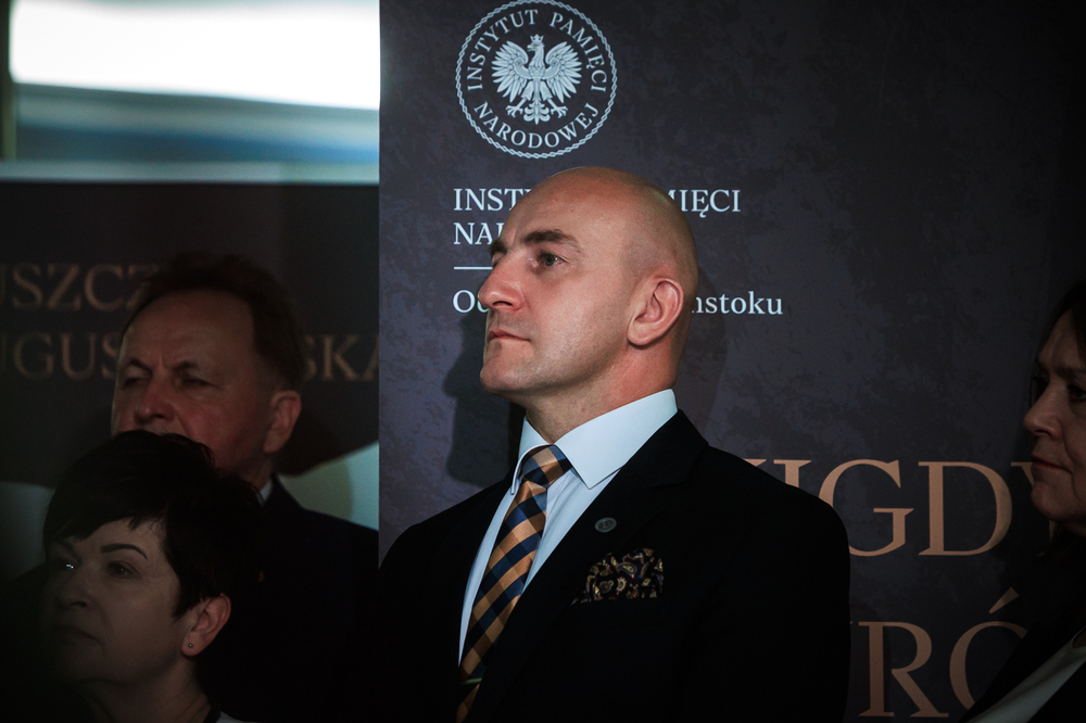 W Sejmie zaprezentowaliśmy wystawę IPN „I nigdy nie wrócili do domu. Alfabet Obławy Augustowskiej”. Na zdj. dyrektor oddziału IPN w Białymstoku dr Marek Jedynak – Warszawa, 9 lipca 2025. Fot. Sławek Kasper (IPN)