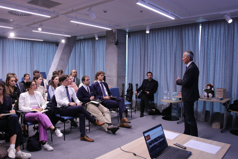 Wizyta studentów z Royal Association Olivaint Conference of Belgium w Instytucie Pamięci Narodowej – Warszawa, 9 lipca 2025. Fot. Agnieszka Szajewska (IPN)