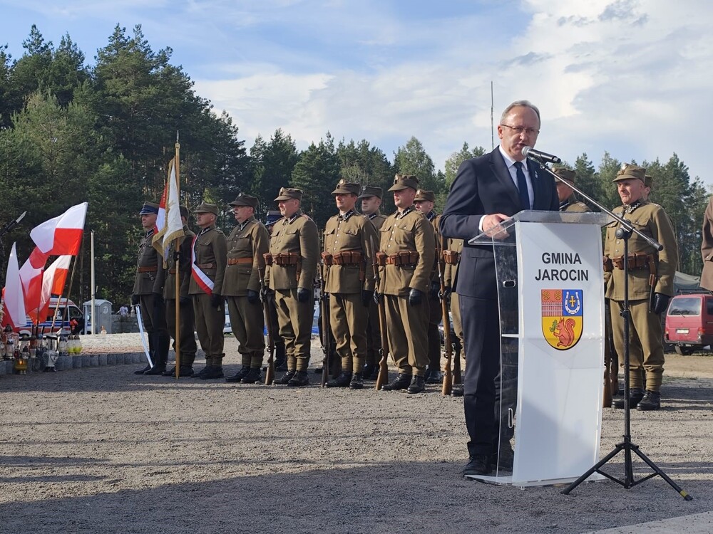 W Domostawie upamiętniliśmy ofiary Zbrodni Wołyńskiej – 12 lipca 2025. Na zdj. zastępca prezesa IPN dr hab. Karol Polejowski. Fot. Hubert Bury (IPN)