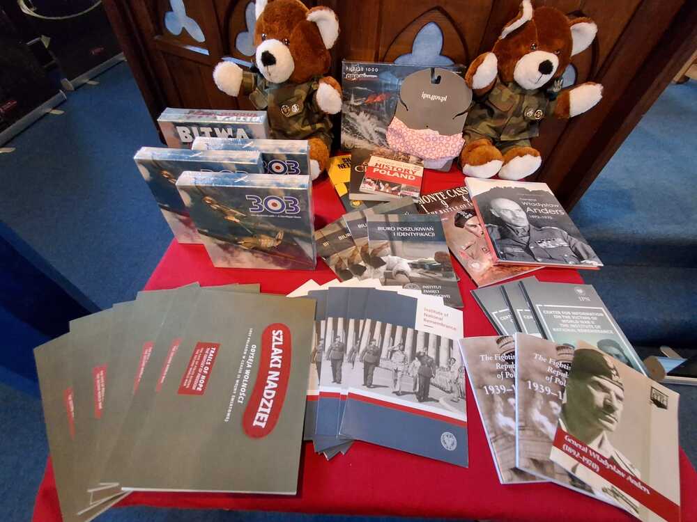 Prezentacja wystawy IPN „Szlaki Nadziei. Odyseja Wolności” towarzyszącej inscenizacji sztuki „My Child, Oh My Child” Danny'ego Masewicza – Bear Pit Theatre, Stratford-upon-Avon, 9–12 lipca 2025. Fot. Blanka Kamińska-Pienkos (IPN)