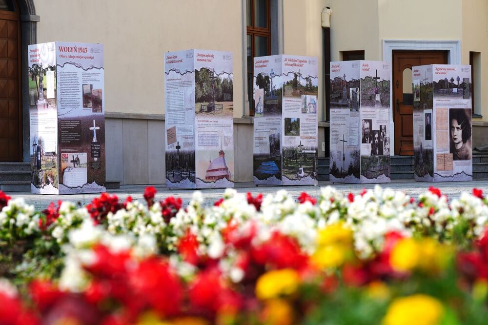 Prezentacja wystawy „Wołyń 1943. Ofiary, relacje, miejsca pamięci” – Tarnobrzeg, 15 lipca 2025. Fot. Dominik Borek (IPN)