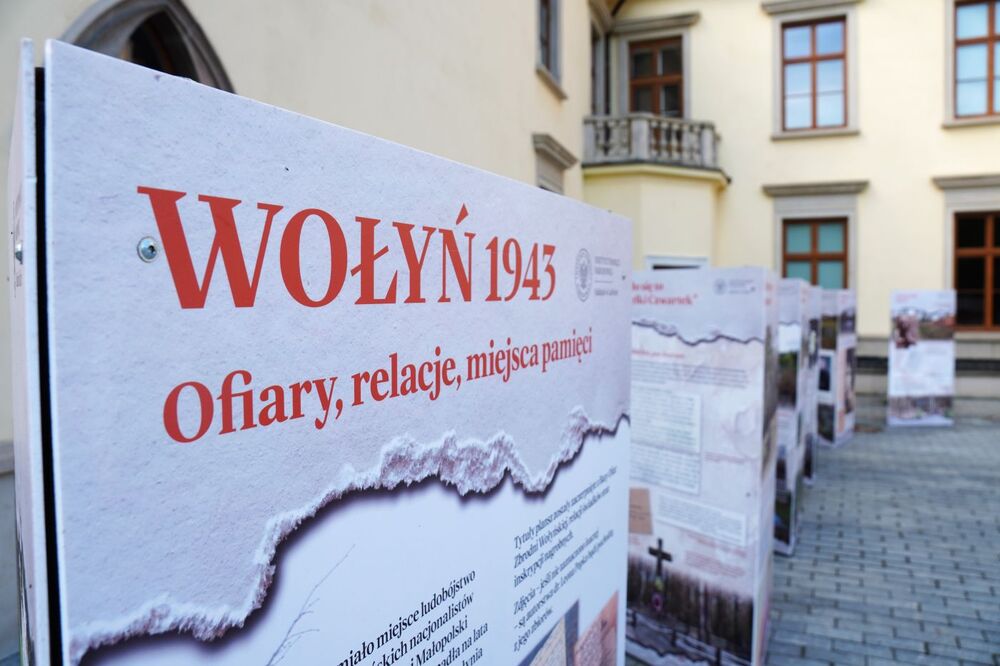 Prezentacja wystawy „Wołyń 1943. Ofiary, relacje, miejsca pamięci” – Tarnobrzeg, 15 lipca 2025. Fot. Dominik Borek (IPN)