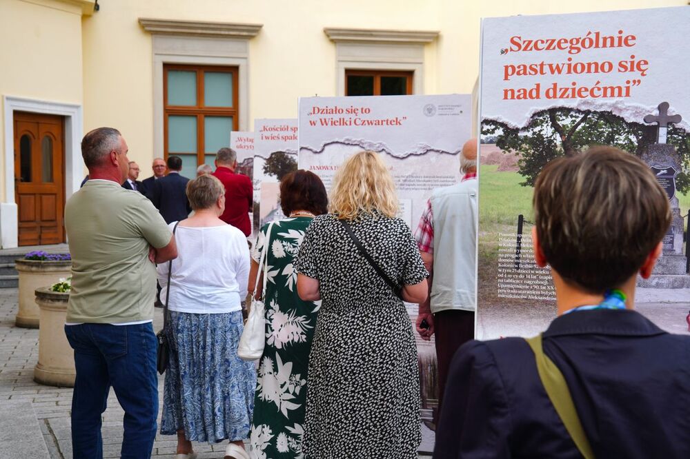 Prezentacja wystawy „Wołyń 1943. Ofiary, relacje, miejsca pamięci” – Tarnobrzeg, 15 lipca 2025. Fot. Dominik Borek (IPN)
