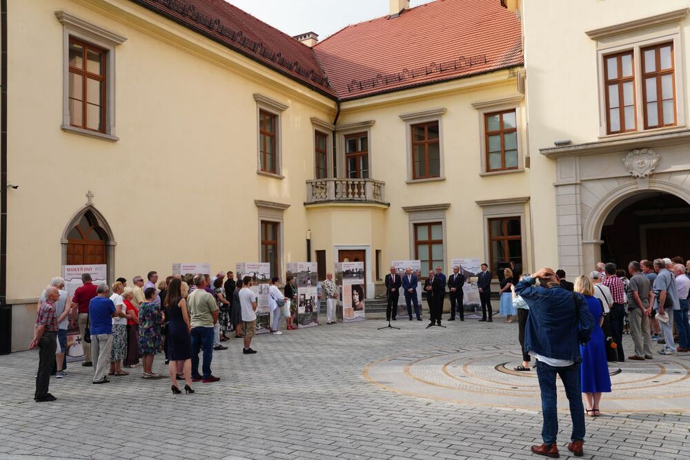 Prezentacja wystawy „Wołyń 1943. Ofiary, relacje, miejsca pamięci” – Tarnobrzeg, 15 lipca 2025. Fot. Dominik Borek (IPN)