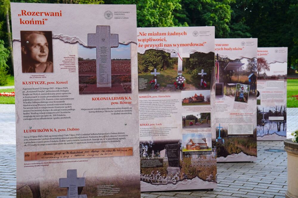 Prezentacja wystawy „Wołyń 1943. Ofiary, relacje, miejsca pamięci” – Tarnobrzeg, 15 lipca 2025. Fot. Dominik Borek (IPN)