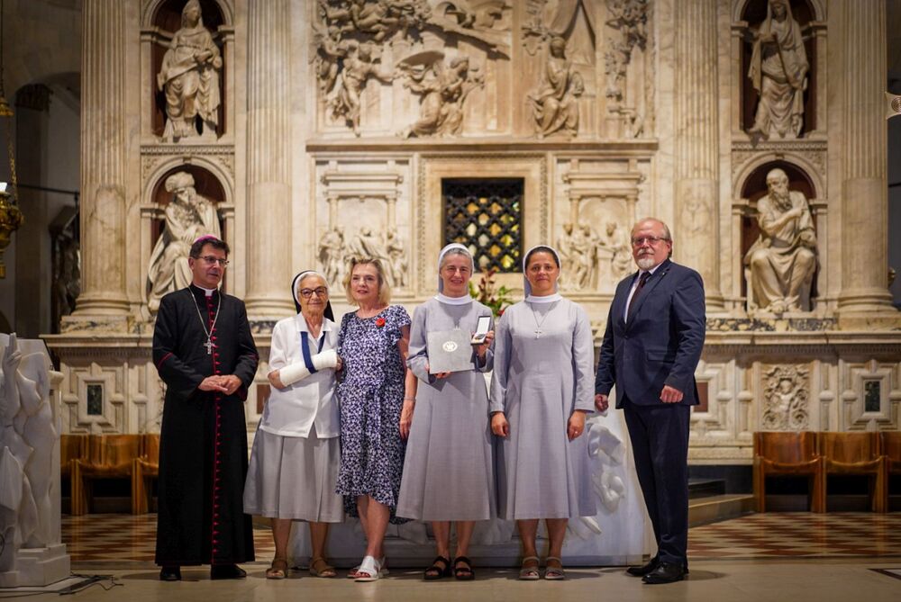 Uroczystość wręczenia medalu IPN „Reipublicae Memoriae Meritum” siostrom nazaretankom – Loreto, 17 lipca 2025. Fot. Mateusz Niegowski (IPN)