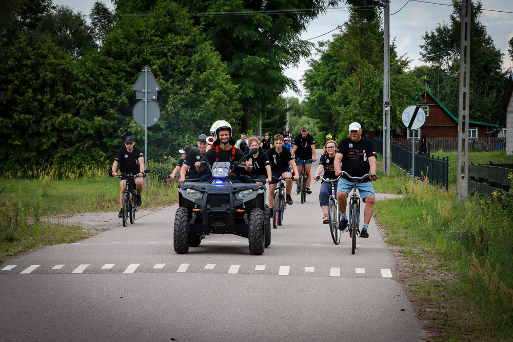 Uczestnicy VIII Rajdu Rowerowego Śladami Ofiar Obławy Augustowskiej – Giby. Fot. Paula Prudziłowicz (IPN)