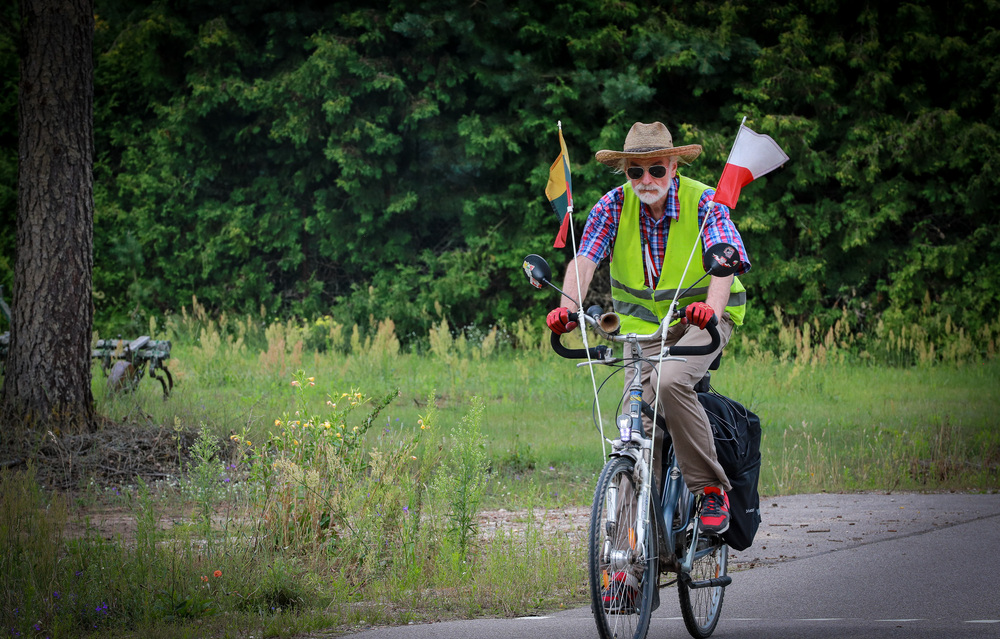 Uczestnicy VIII Rajdu Rowerowego Śladami Ofiar Obławy Augustowskiej – Giby. Fot. Paula Prudziłowicz (IPN)