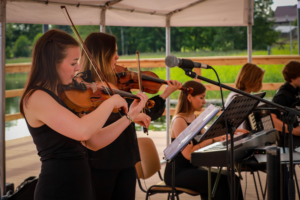 Uroczystości w 80. rocznicę Obławy Augustowskiej – Giby. Koncert w hołdzie ofiarom zbrodni. Fot. Paula Prudziłowicz (IPN)