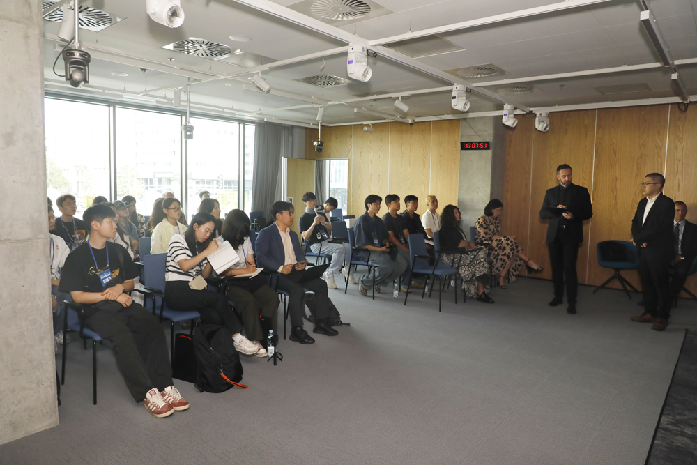 Przedstawiciele Korei Południowej pod egidą koreańskiego Ministerstwa Unifikacji z wizytą w IPN – Warszawa, 18 lipca 2025. Fot. Piotr Życieński (IPN)