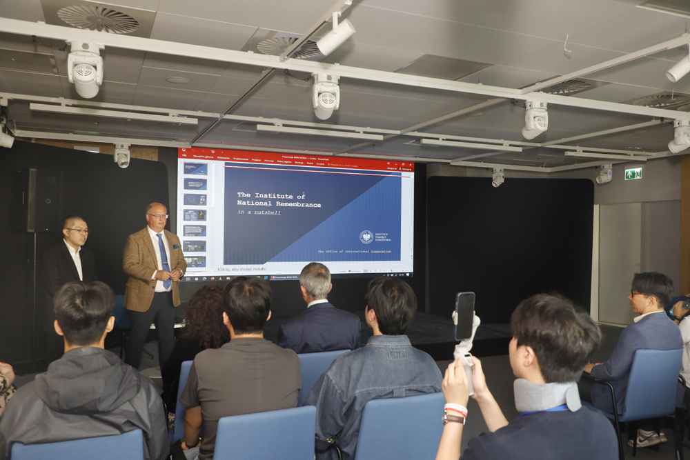 Przedstawiciele Korei Południowej pod egidą koreańskiego Ministerstwa Unifikacji z wizytą w IPN – Warszawa, 18 lipca 2025. Fot. Piotr Życieński (IPN)