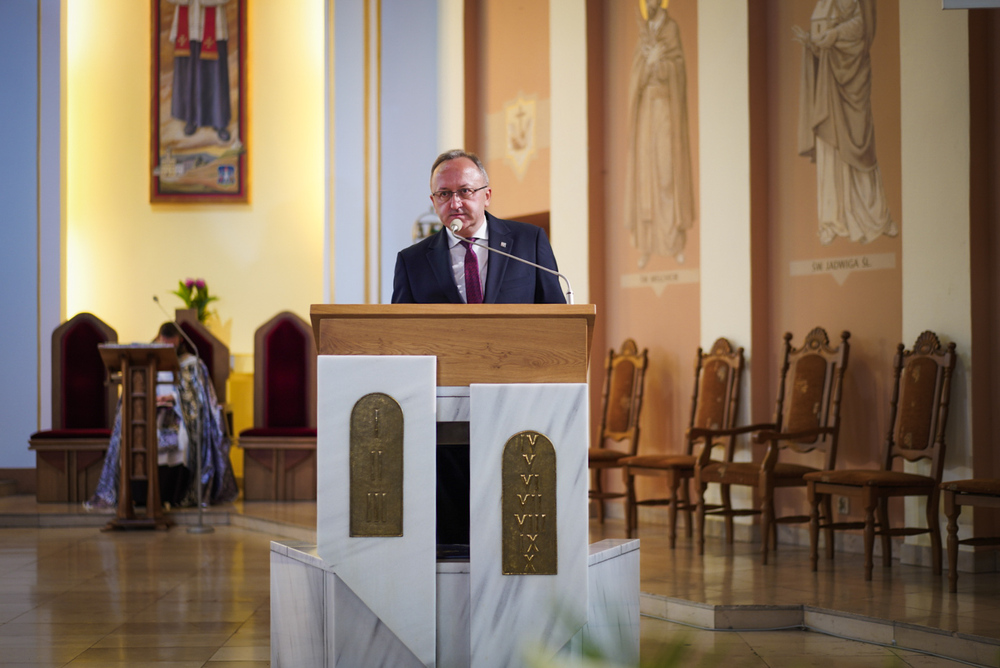 Uroczystości pogrzebowe żołnierzy niezłomnych. Na zdj. zastępca prezesa IPN dr hab. Karol Polejowski – Górki Wielkie, 29 lipca 2025. Fot. Mateusz Niegowski (IPN)