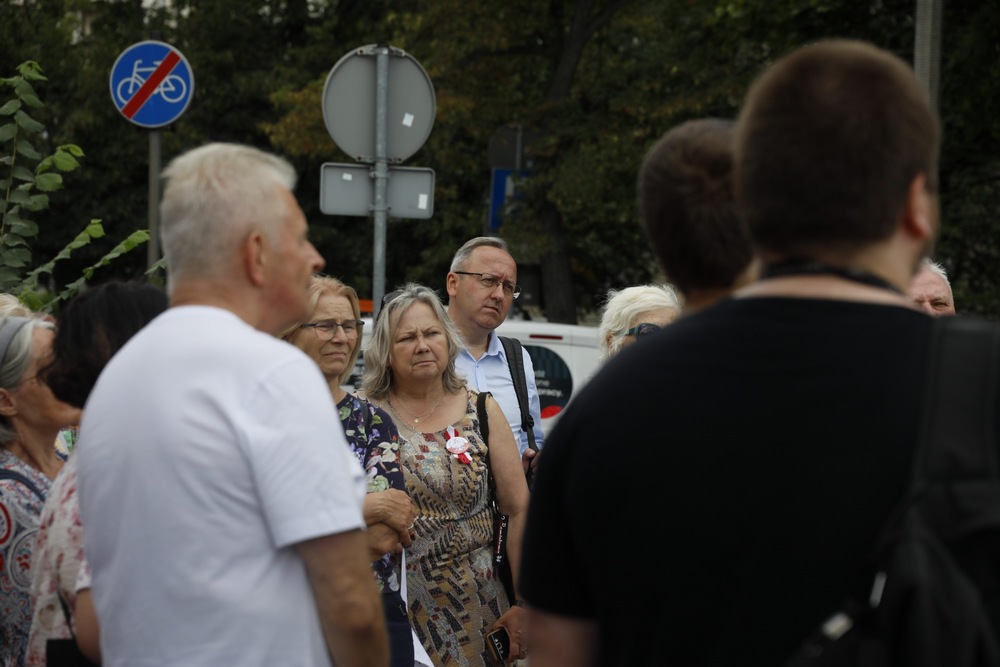 Spacer „Nie tylko Zieleniak. Śladami zbrodni na ludności cywilnej powstańczej Ochoty”. Warszawa, 2 sierpnia 2025 r. Fot. Krzysztof Kapłon (IPN)