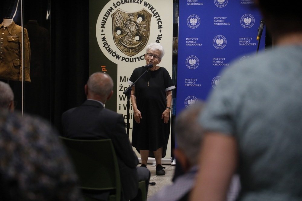 Wernisaż wystawy „Zamordowane miasto. Reliefy Marii Hiszpańskiej-Neumann” – Warszawa, 4 sierpnia 2025 r. Fot. Krzysztof Kapłon (IPN)