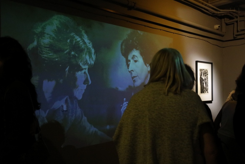 Wernisaż wystawy „Zamordowane miasto. Reliefy Marii Hiszpańskiej-Neumann” – Warszawa, 4 sierpnia 2025 r. Fot. Krzysztof Kapłon (IPN)