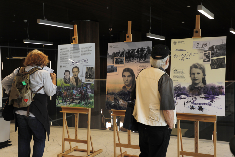 Wernisaż wystawy „Łączniczki wileńskiej Armii Krajowej” – Warszawa, 7 sierpnia 2025. Fot. Piotr Życieński (IPN)