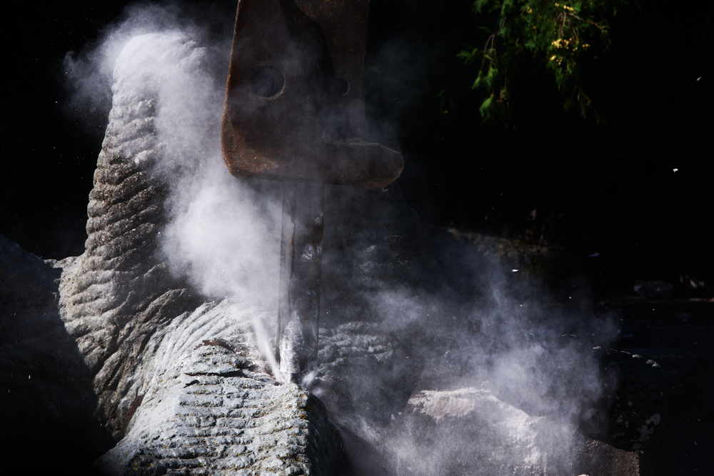 Demontaż sowieckiego obiektu propagandowego w Płotach – 18 sierpnia 2025. Fot. Sławek Kasper (IPN)