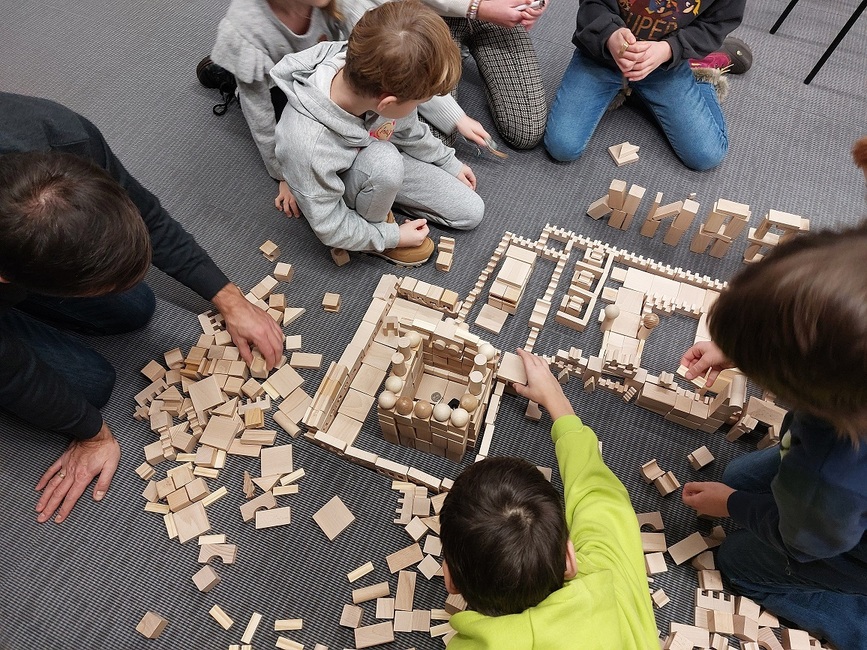 Cykl warsztatów rodzinnych „Budujemy od nowa!”. Fot. Marika Lis (IPN)