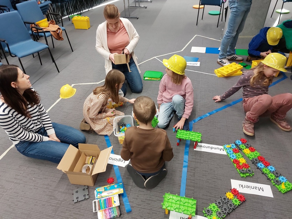 Cykl warsztatów rodzinnych „Budujemy od nowa!”. Fot. Marika Lis (IPN)