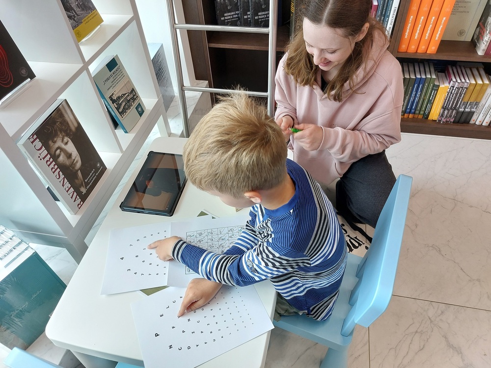 Cykl warsztatów rodzinnych „Budujemy od nowa!”. Fot. Marika Lis (IPN)