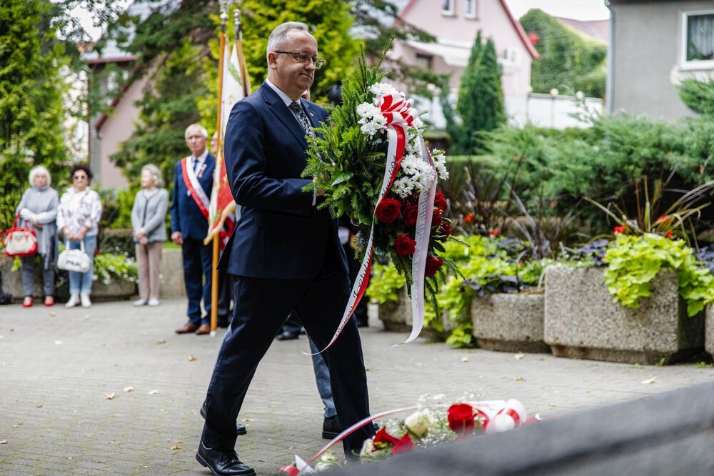 Obchody 45. rocznicy powstania NSZZ „Solidarność”. Na zdj. dr hab. Karol Polejowski, zast. prezesa IPN – Bogatynia, 23 sierpnia 2025. Fot. Agata Ligęcka (IPN)