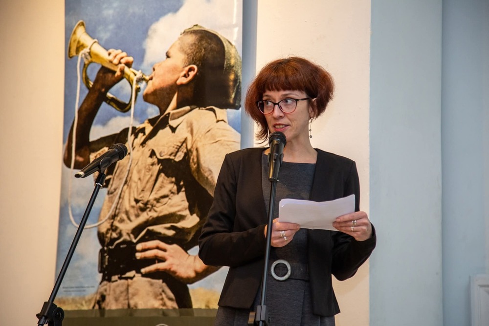 Wystawa „Szlaki Nadziei. Odyseja Wolności” w Rosario. Na zdj. Szef Wydziału Konsularnego Ambasady RP Monika Perendyk – 21 sierpnia 2025. Fot. Konsulat Honorowy RP w Rosario