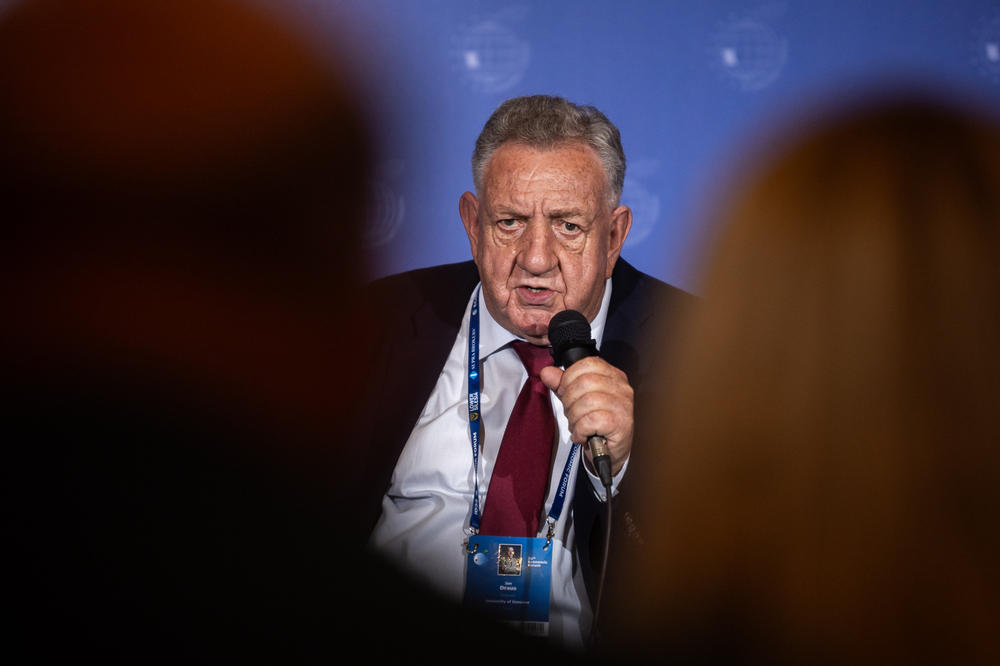 Dyskusja na temat publikacji autorstwa prof. Jana Drausa, członka Kolegium IPN, pt. „Zrozumieć geopolitykę. Niemcy–Rosja–Europa Środkowa”. Na zdj. prof. Jan Draus – 2 września 2025. Fot. Sławek Kasper (IPN)