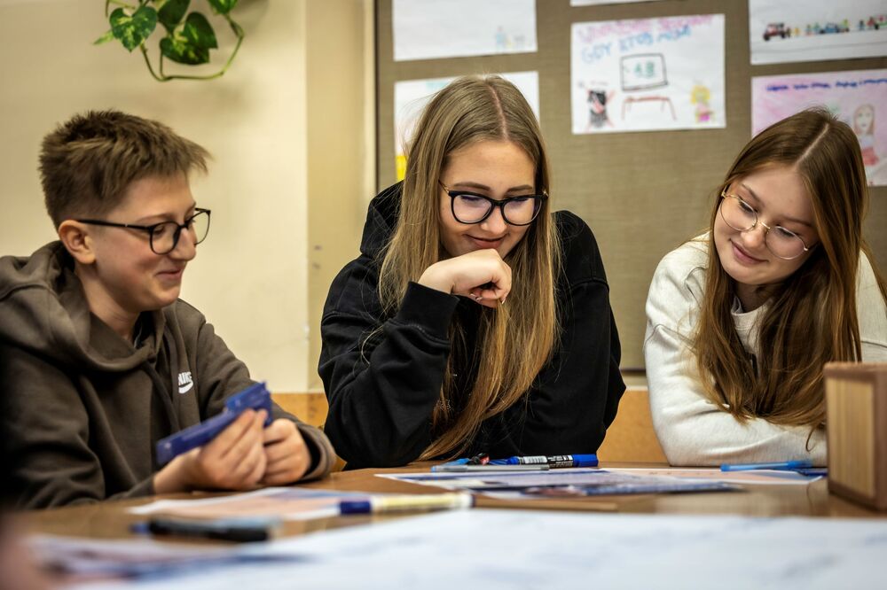 Laureaci I edycji Konkursu „Silni Polską!” na edukacyjnej wizycie w Warszawie. Fot. IPN