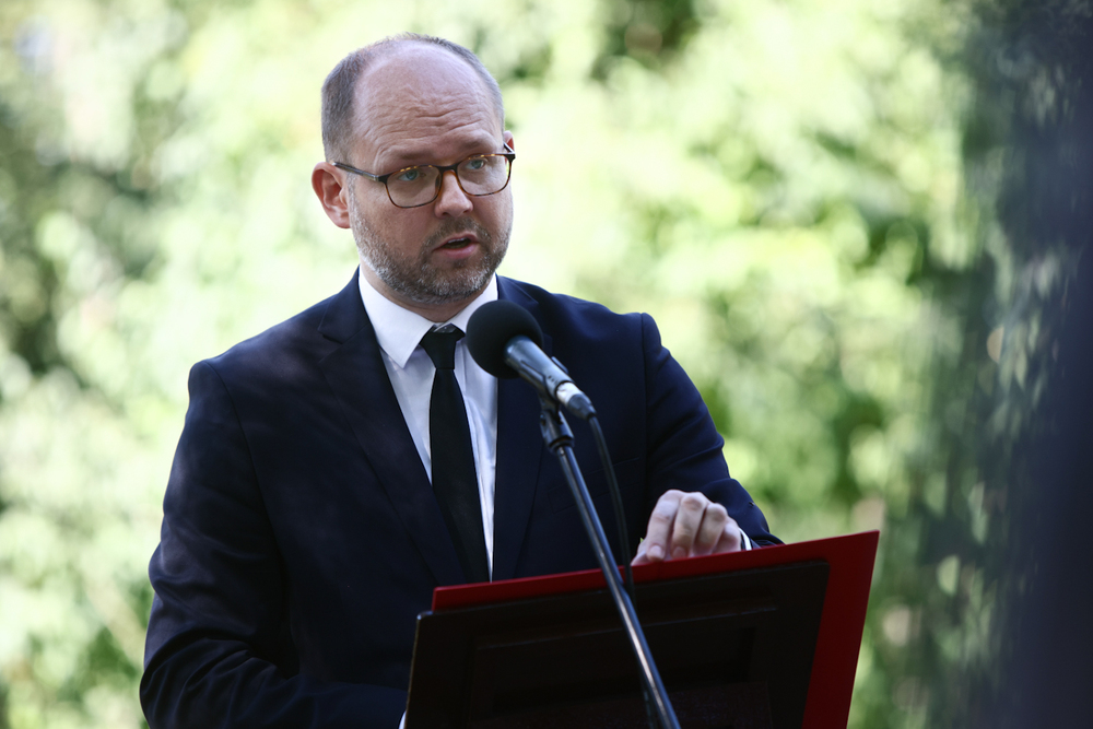 Pogrzeb ofiar Zbrodni Wołyńskiej – Puźniki (Ukraina), 6 września 2025. Na zdjęciu Marcin Przydacz, szef Biura Polityki Międzynarodowej w Kancelarii Prezydenta RP. Fot. Sławek Kasper (IPN)