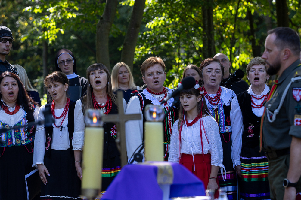 Pogrzeb ofiar Zbrodni Wołyńskiej – Puźniki (Ukraina), 6 września 2025. Fot. Sławek Kasper (IPN)