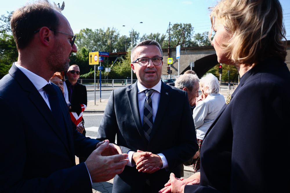 Rocznica samospalenia Ryszarda Siwca. Wieniec od Instytutu Pamięci Narodowej złożył dr Sebastian Pilarski, dyrektor BBH – Warszawa, 8 września 2025. Fot. Sławek Kasper (IPN)