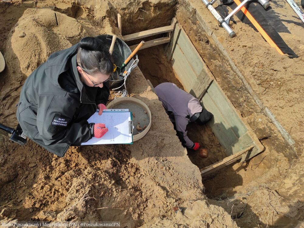 Na cmentarzu św. Wojciecha w Łodzi odkryto szczątki dzieci - ofiar niemieckiego obozu przy ul. Przemysłowej w Łodzi, fot. Biuro Poszukiwań i Identyfikacji IPN