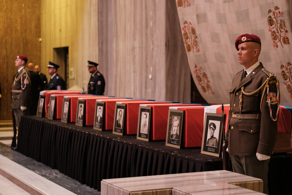 W Pradze upamiętniono funkcjonariuszy czechosłowackiej Straży Obrony Państwa, odnalezionych przez IPN, Fot. Czeskie Ministerstwo Obrony