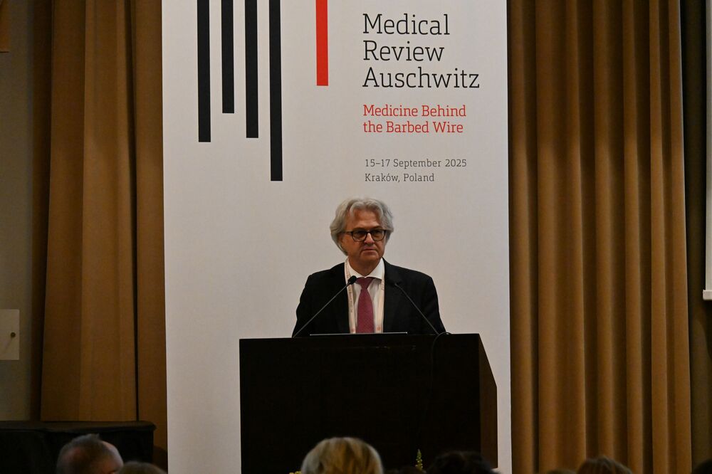 IPN wśród organizatorów międzynarodowej konferencji „Medycyna za drutem kolczastym” – Kraków, 16 września 2025. Na zdj. dr med. Piotr Gajewski, prezes Polskiego Instytutu Evidence Based Medicine. Fot. Janusz Ślęzak (IPN)