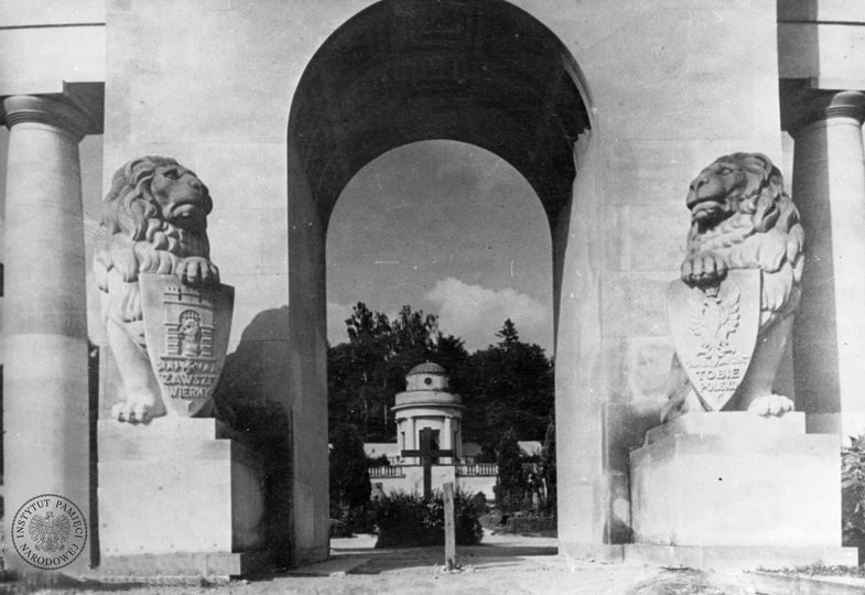 Cmentarz Obrońców Lwowa (tzw. Cemntarz Orląt) we Lwowie w okresie międzywojennym. Fot. AIPN