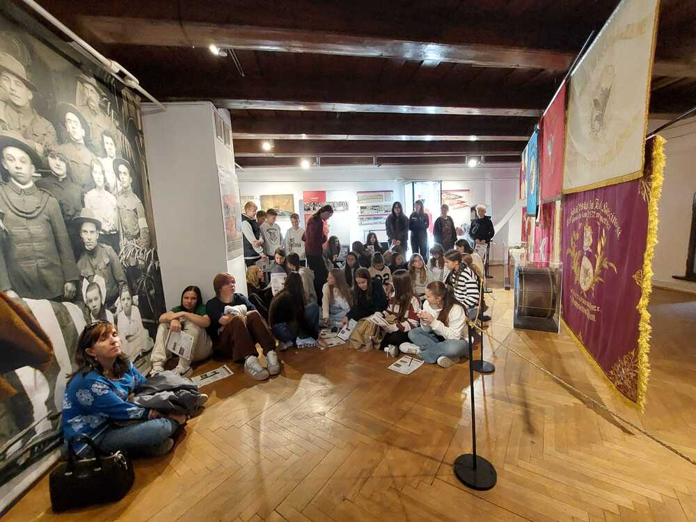 „Ramię krzep – Ojczyźnie służ” – lekcje archiwalne towarzyszące wystawie „»Ramię krzep – Ojczyźnie służ«. Historia Sokolstwa Polskiego w Ameryce” – Brodnica, 18–19 września 2025. Fot. IPN