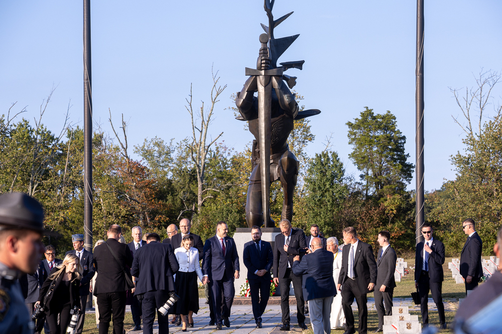 Para Prezydencka złożyła wieniec przed Pomnikiem Mściciela autorstwa Andrzeja Pityńskiego – Doylestown, 21 września 2025. Fot. Sławek Kasper (IPN)