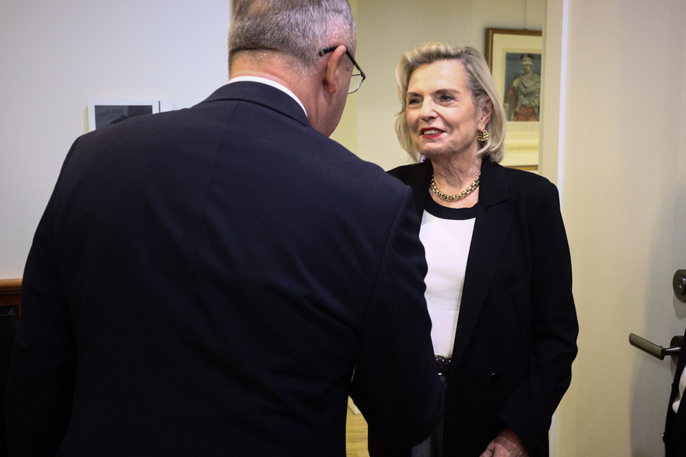 Wizyta dr. hab. Karola Polejowskiego, zastępcy prezesa Instytutu Pamięci Narodowej w Nowym Jorku. Na zdj. zastępca prezesa IPN dr hab. Karol Polejowski i Anna Maria Anders – 22 września 2025. Fot. Sławek Kasper (IPN)