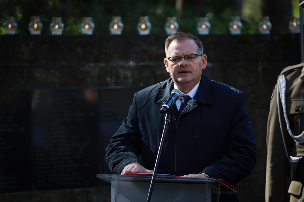 Uroczystości upamiętniające ofiary zbrodni ponarskiej. Na zdj. doradca Prezydenta RP Jan Józef Kasprzyk – Ponary, 24 września 2025. Fot. Paula Prudziłowicz (IPN)