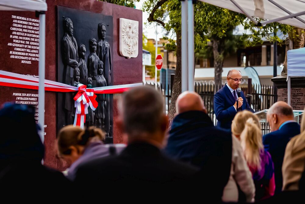 Uroczystość odsłonięcia pomnika polskich uchodźców w Oudtshoorn (RPA). Na zdj. dr Mateusz Szpytma, zastępca prezesa IPN – 24 września 2025. Fot. Mateusz Niegowski (IPN)