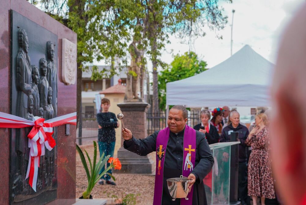 Uroczystość odsłonięcia pomnika polskich uchodźców w Oudtshoorn (RPA) – 24 września 2025. Fot. Mateusz Niegowski (IPN)