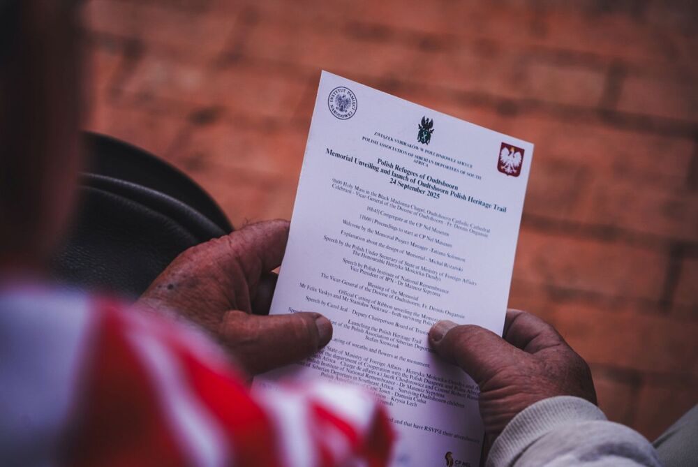 Uroczystość odsłonięcia pomnika polskich uchodźców w Oudtshoorn (RPA) – 24 września 2025. Fot. Mateusz Niegowski (IPN)