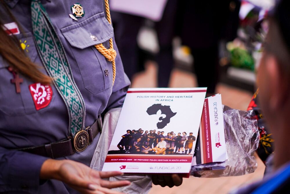 Uroczystość odsłonięcia pomnika polskich uchodźców w Oudtshoorn (RPA) – 24 września 2025. Fot. Mateusz Niegowski (IPN)