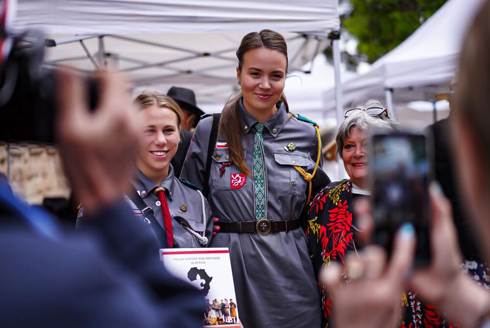 Uroczystość odsłonięcia pomnika polskich uchodźców w Oudtshoorn (RPA) – 24 września 2025. Fot. Mateusz Niegowski (IPN)