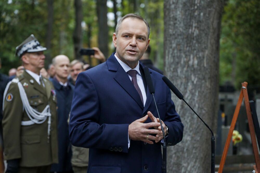 Uroczystości pogrzebowe Sergiusza Piaseckiego – 29 września 2025. Na zdj. Prezydent RP Karol Nawrocki. Fot. Krzysztof Kapłon (IPN)